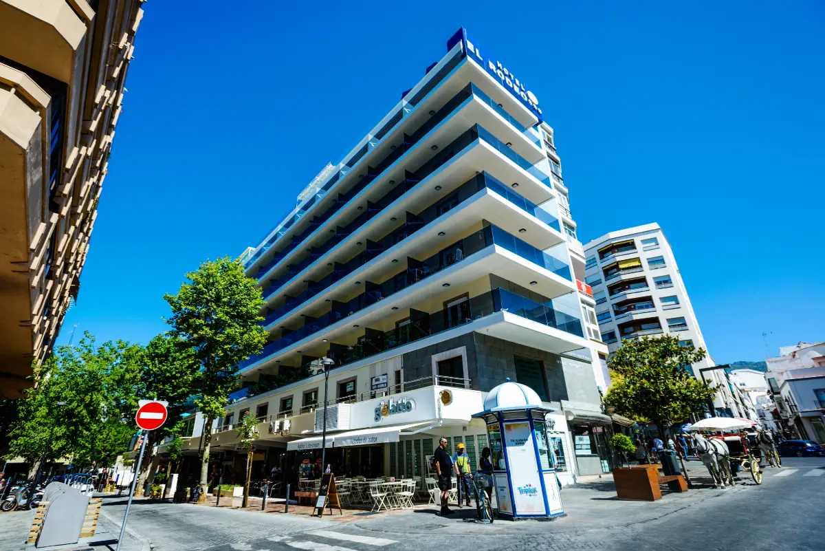 hotel monarque el rodoe